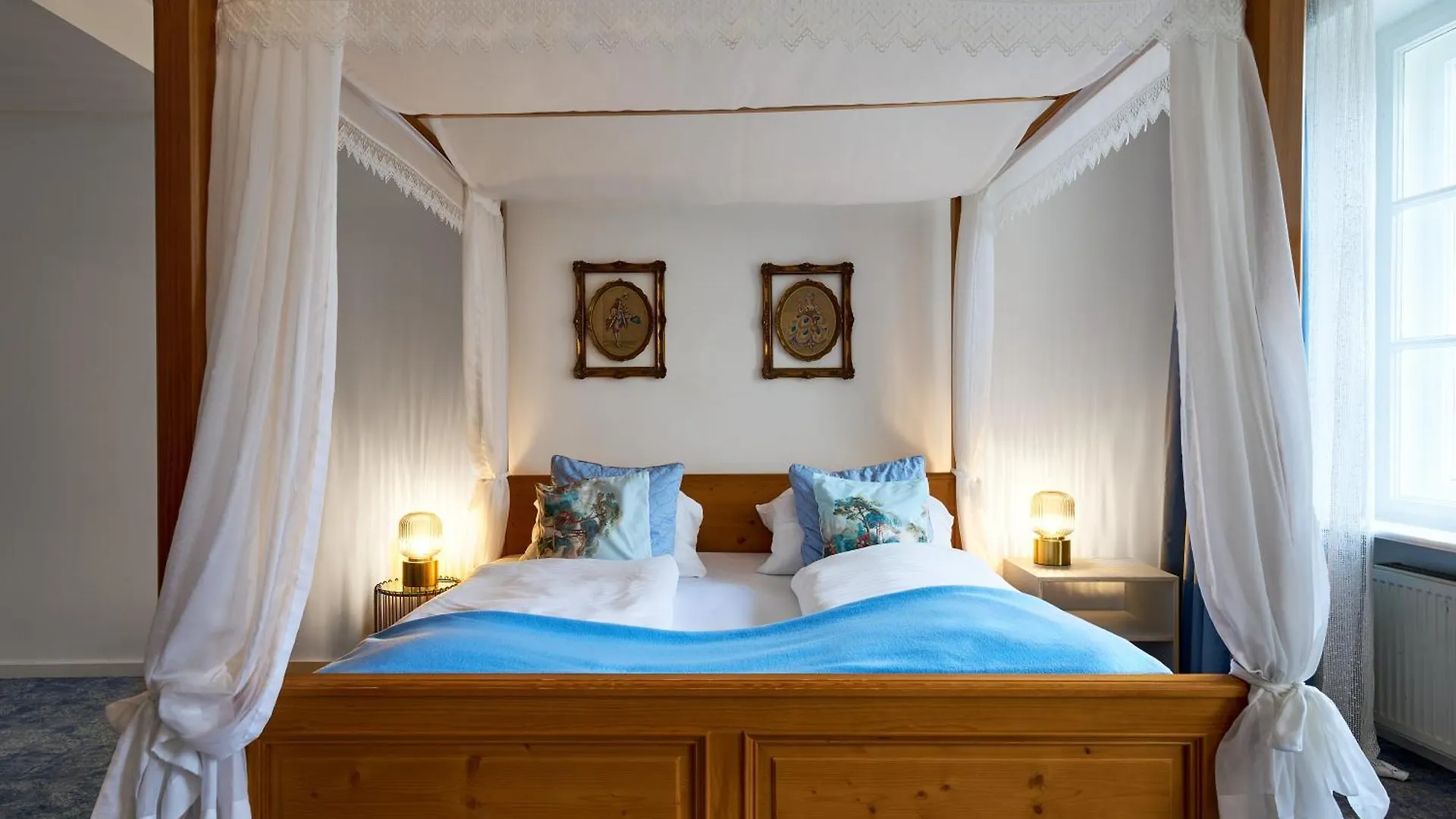 Hotel Zur Krone Neuötting 3*,